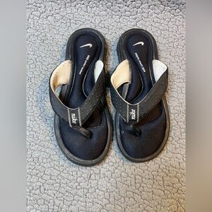 Nike Comfort Footbed Flip Flops Womens Size 6 Black And White